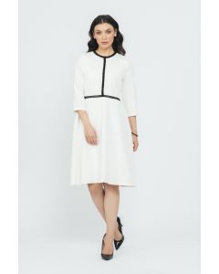 ROCHIE ALBA, CU DANTELA NEAGRA