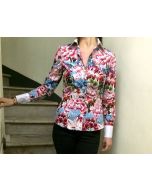 BLUZA CU MANECA LUNGA, IMPRIMATA CU MODEL FLORAL MARE, CU GULER SI MANSETE ALBE